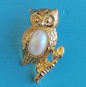 Vintage Avon Signed Owl Tack Pin